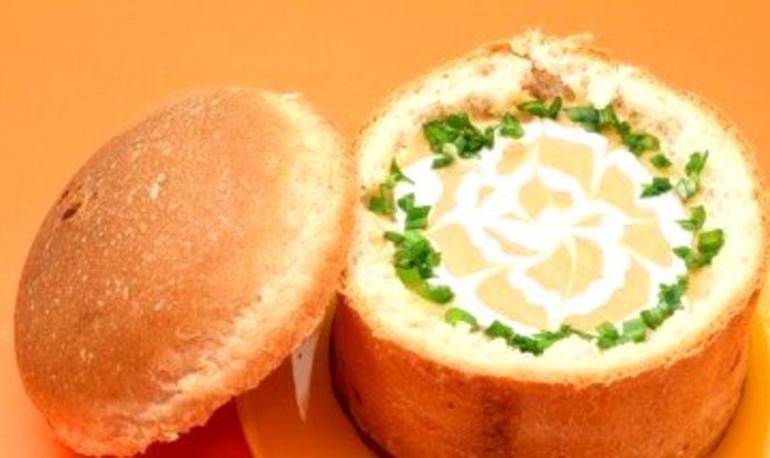 Гороховый суп в хлебе