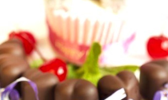 Коктейльная вишня в шоколаде