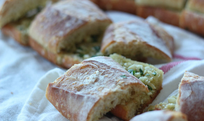 Самый вкусный чесночный хлеб