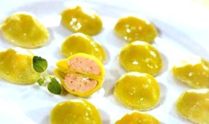 Зелёные пельмени с лососем