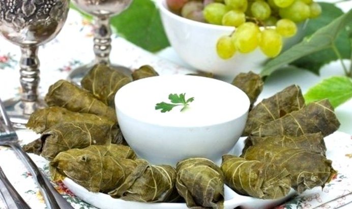 Фарш в виноградных листьях