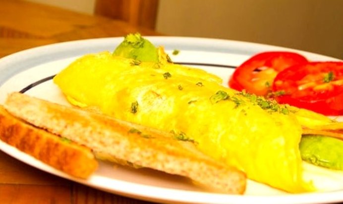 Омлет с авокадо