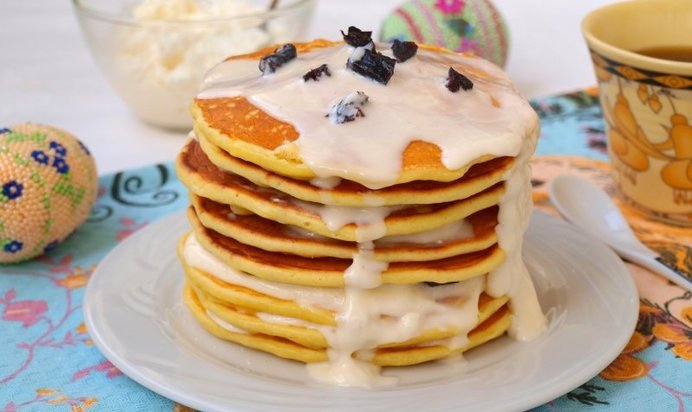 Творожные панкейки с черносливом