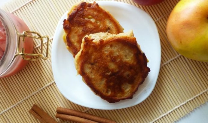 Яблочные оладьи из гречневой муки