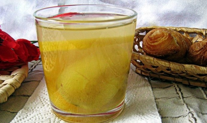 Грушевый компот с персиками и лимоном
