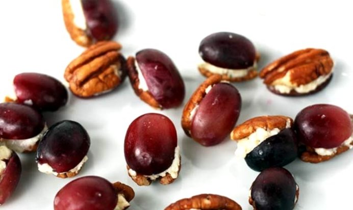 Виноград с сыром