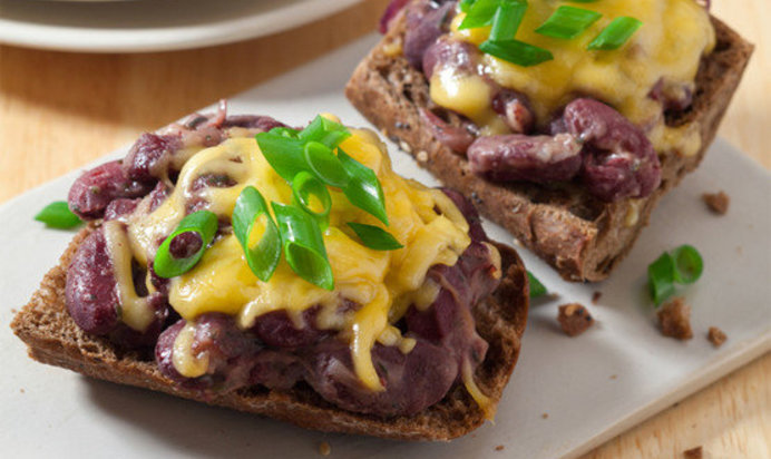 Бутерброд с фасолью