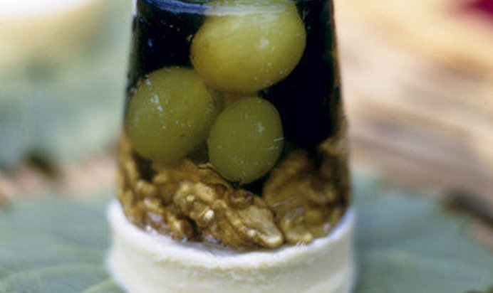 Камамбер с виноградным желе