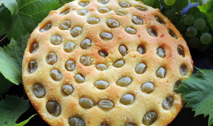 Пирог с виноградом