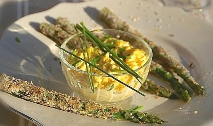 Омлет со спаржей в панировке