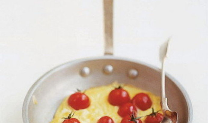 Омлет с помидорами черри и сыром