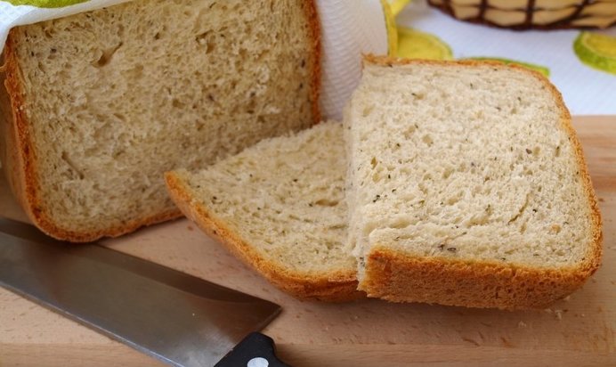 Хлеб на рассоле, сыворотке и свежих дрожжах в хлебопечке