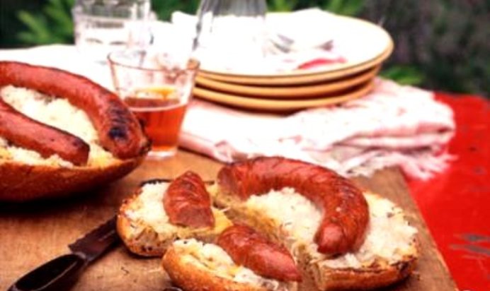 Бутерброды с сосисками и квашеной капустой