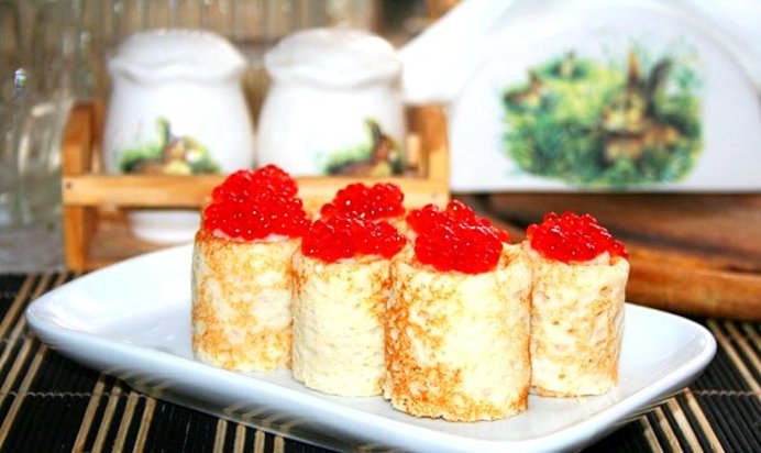 Блинчики с икрой красной