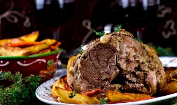 Запеченный свиной окорок