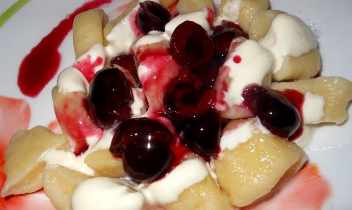 Ленивые вареники с вишней