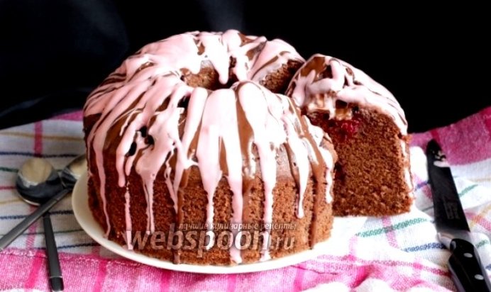 Шоколадно-вишнёвый кекс