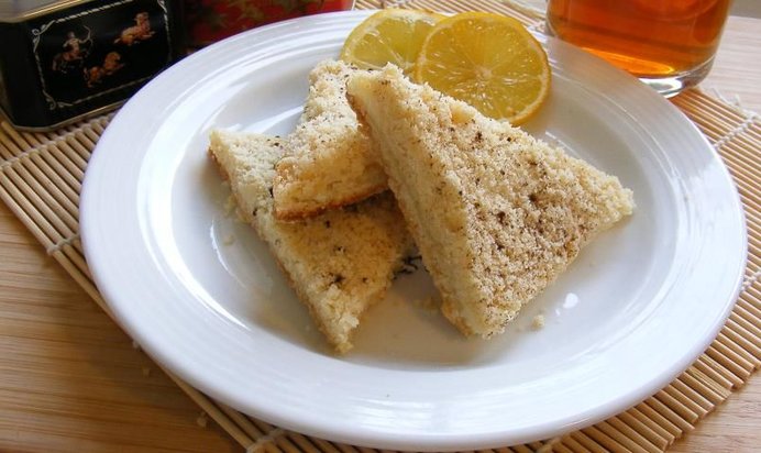 Рассыпчатое пирожное с творожной прослойкой