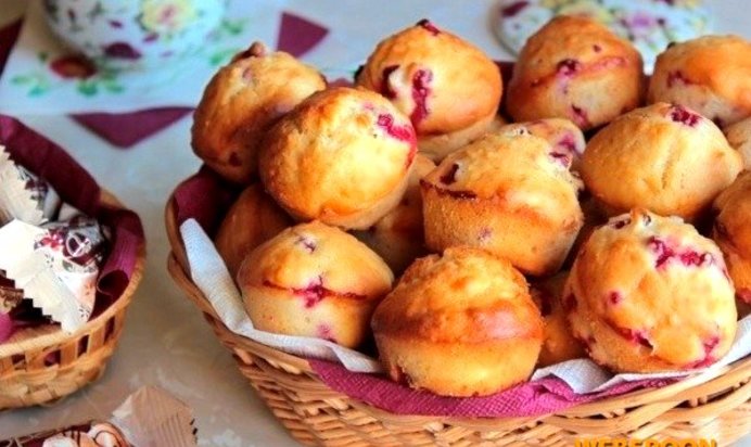 Кексы кокосовые с ягодами