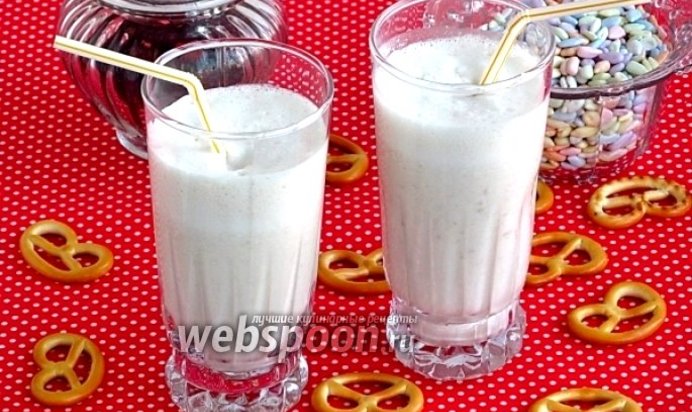 Коктейль десертный с бананом, мороженым и коньяком