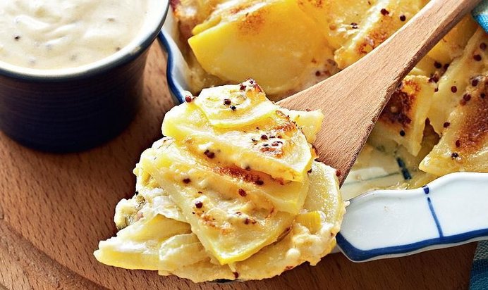 Запеканка картофельная с луком-пореем