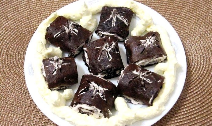 Шоколадные блины с кремом