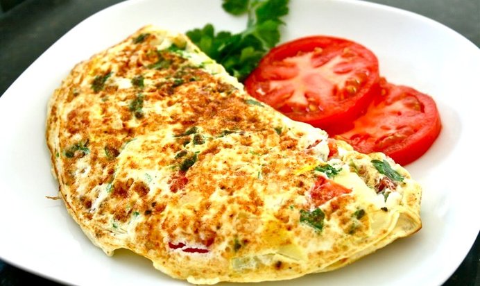 Омлет с крабом и рукколой