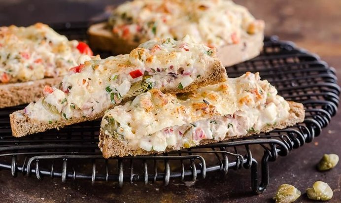 Горячий бутерброд с тунцом