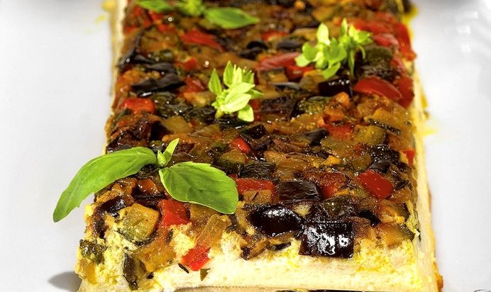 Запеканка из цветной капусты с рататуем