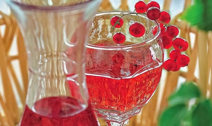 Клубнично-смородинновое вино