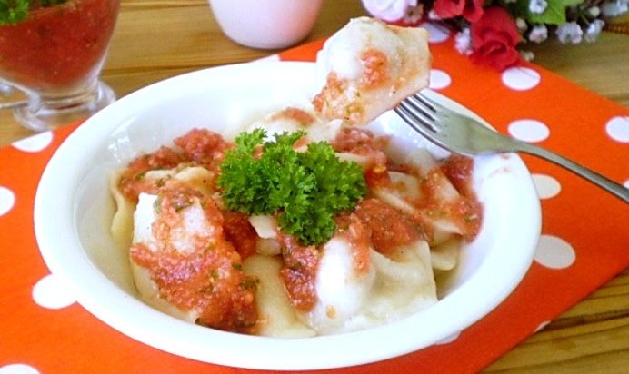 Пельмени под соусом