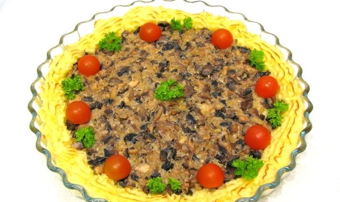 Запеканка с грибами и картофельным пюре