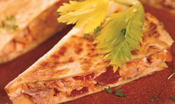 Кесадильяс с курицей и яблоками