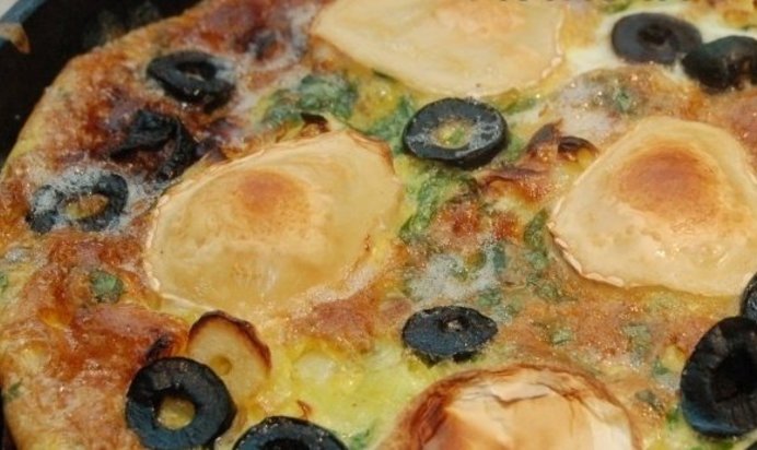 Омлет с луком пореем