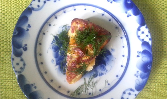 Омлет в духовке с колбасой