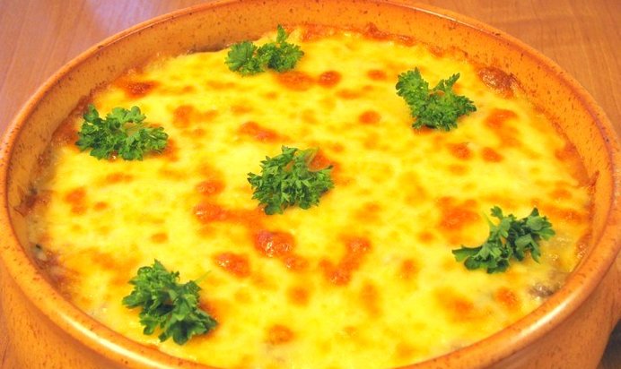 Запеканка с картофелем, фаршем и грибами