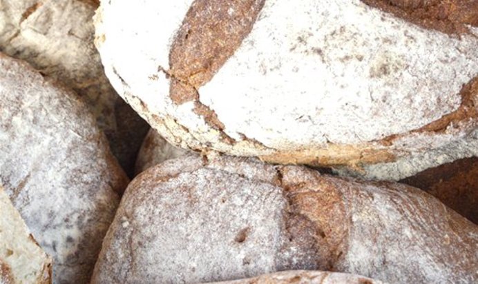 Хлеб с орехами пекан и клюквой