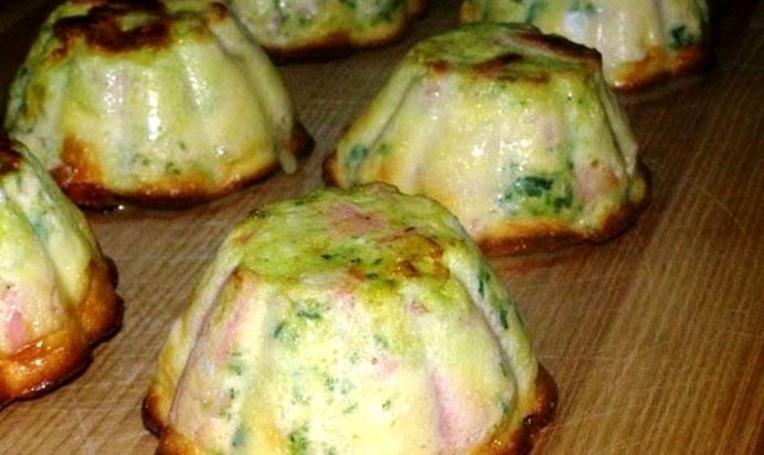 Омлет с сосиской и сыром