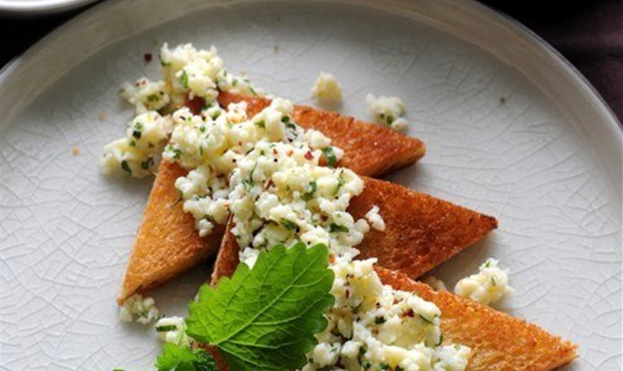 Омлет с сыром и мятой