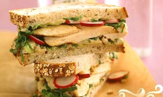 Сэндвичи с курицей, редисом и фасолью