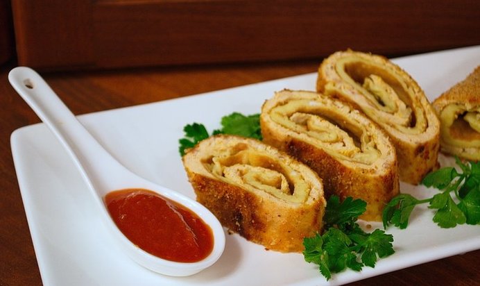 Мясной рулет с омлетом