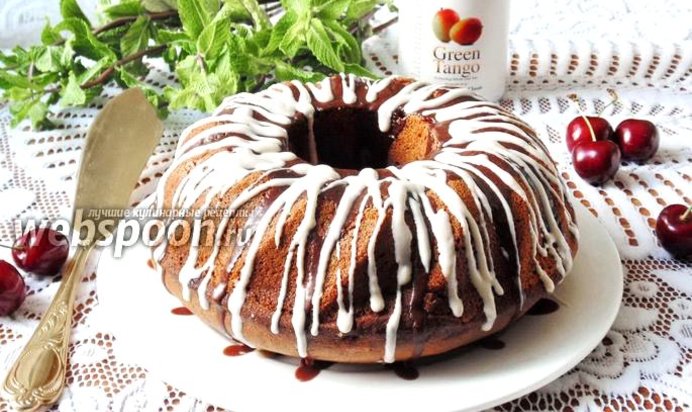 Кекс с черешней и шоколадом