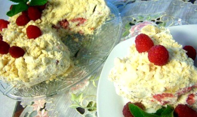 Торт безе с малиной