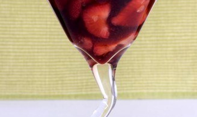 Клубника в базиликовом сиропе