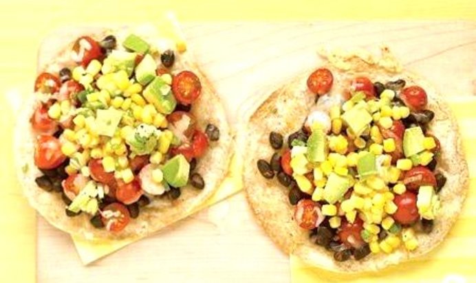 Лепешки с черной фасолью и кукурузой