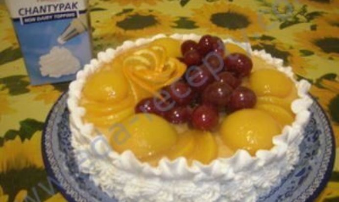 Торт бисквитный с фруктами