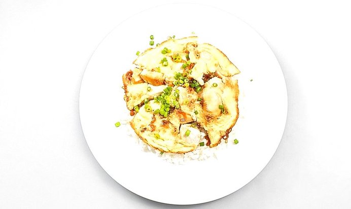Оякодон (японский омлет с рисом и курицей)