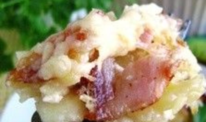 Сочная запеканка из картофеля с грудинкой