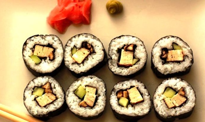 Футомаки с омлетом и шиитаке