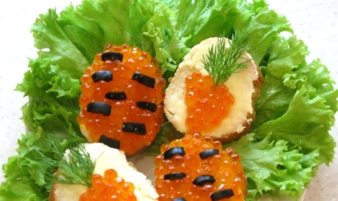 Маленькие бутерброды с икрой